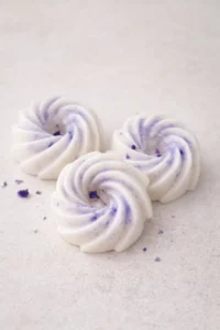Fondant de cire végétale artisanale Violette Délicate pour diffuseur de parfum.