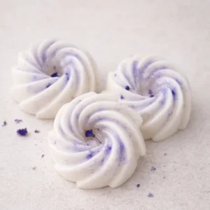 Fondant de cire végétale artisanale Violette Délicate pour diffuseur de parfum.