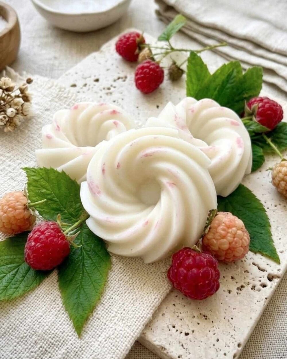 Fondants parfumés Framboise sauvage - en cire végétale coulée à la main - Niõ Fondants parfumés Framboise sauvage - en cire végétale coulée à la main - Niõ