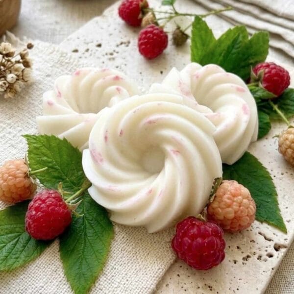 Fondants parfumés Framboise sauvage - en cire végétale coulée à la main - Niõ Fondants parfumés Framboise sauvage - en cire végétale coulée à la main - Niõ