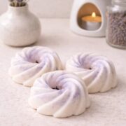 Fondants parfumés artisanaux Violette Délicate - cire naturelle coulée à la main - Niõ Fondants parfumés artisanaux Violette Délicate - cire naturelle coulée à la main - Niõ