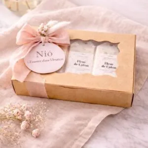 L'ÉCRIN DE LIN - Coffret de 4 Suspensions Parfumées | Personnalisable 8 L’ÉCRIN DE LIN - Coffret de 4 Suspensions Parfumées - Cire Végétale - Parfum de Grasse - Fait Main - Niõ