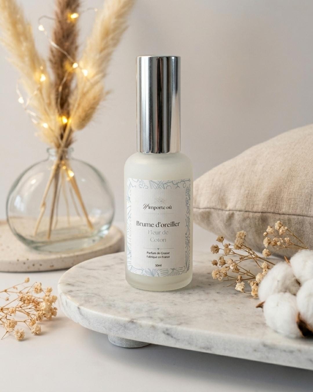 Brume d’oreiller Fleur de Coton - Brume de sommeil douce et apaisante - Niõ par N'importe où Brume d’oreiller Fleur de Coton - Brume de sommeil douce et apaisante - Niõ par N'importe où