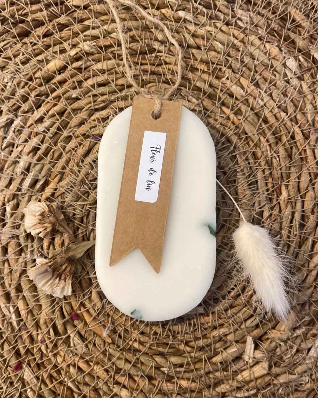 suspension parfumée fleur de lin - artisanale et naturelle - pour armoire - Niõ