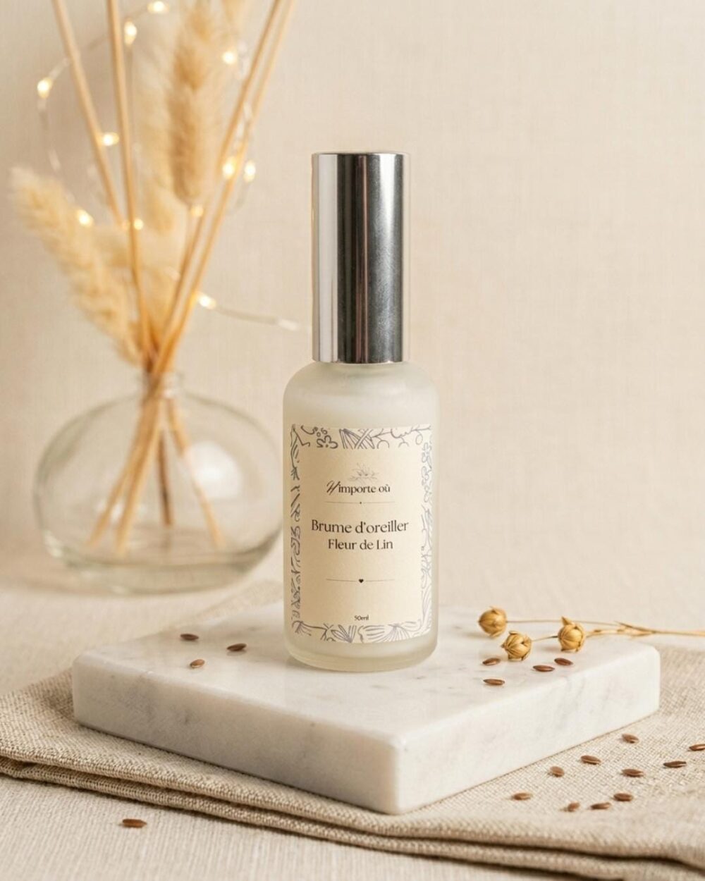 Brume d’oreiller Fleur de Lin - Brume de linge naturelle fraîche et relaxante - Niõ par N'importe où Brume d’oreiller Fleur de Lin - Brume de linge naturelle fraîche et relaxante - Niõ par N'importe où