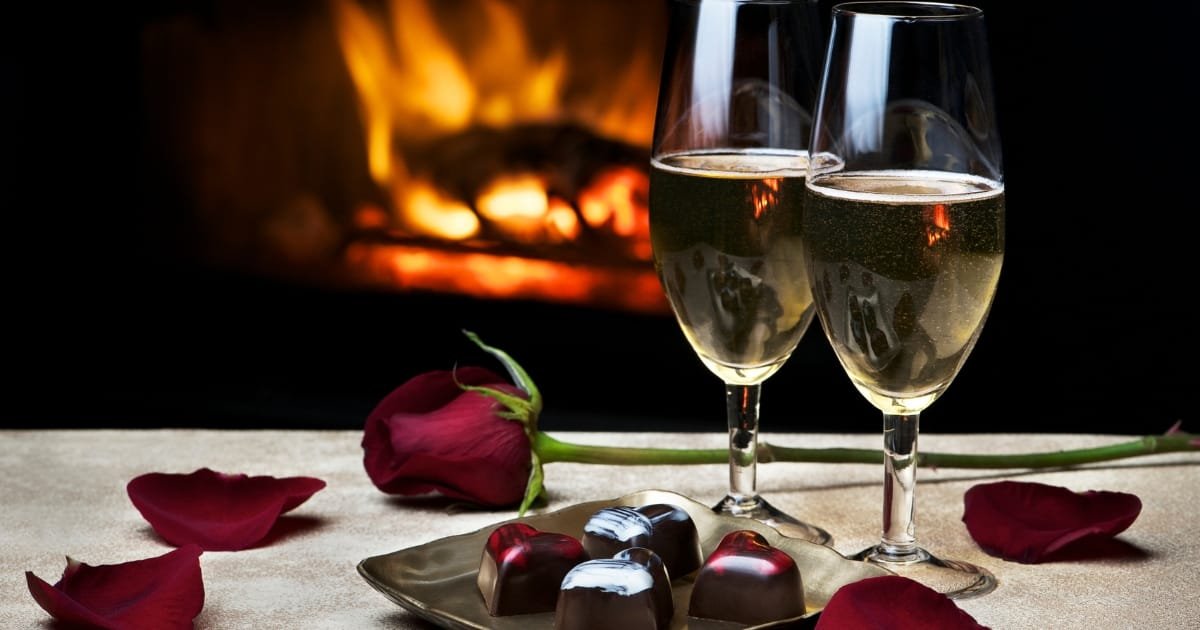 Soirée romantique - dîner aux chandelles pour la soirée en amoureux (avec sélection de parfums pour une ambiance intime) Soirée romantique - dîner aux chandelles pour la soirée en amoureux (avec sélection de parfums pour une ambiance intime)
