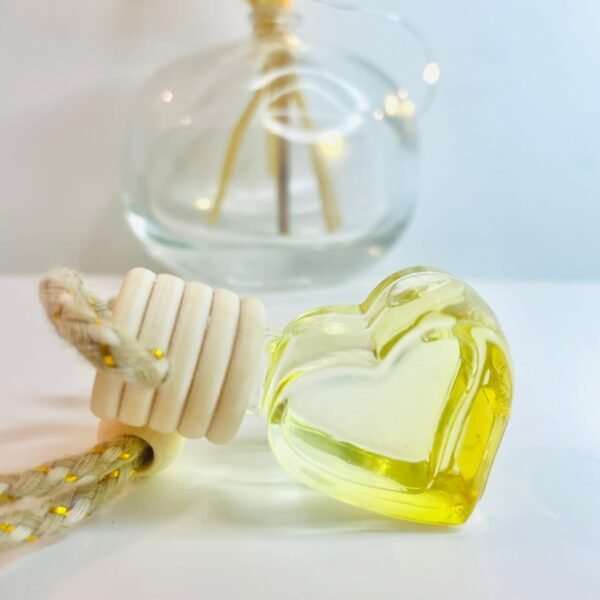 diffuseur de parfum voiture coeur saint Valentin jaune