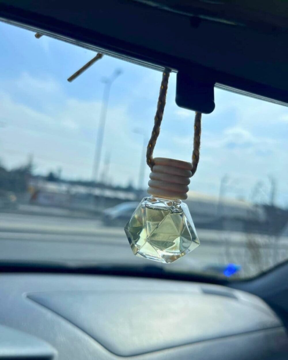 Diffuseur de Parfum pour Voiture - Fraîcheur Longue Durée et Solidité - premium - Niõ Diffuseur de Parfum pour Voiture | Fraîcheur Longue Durée