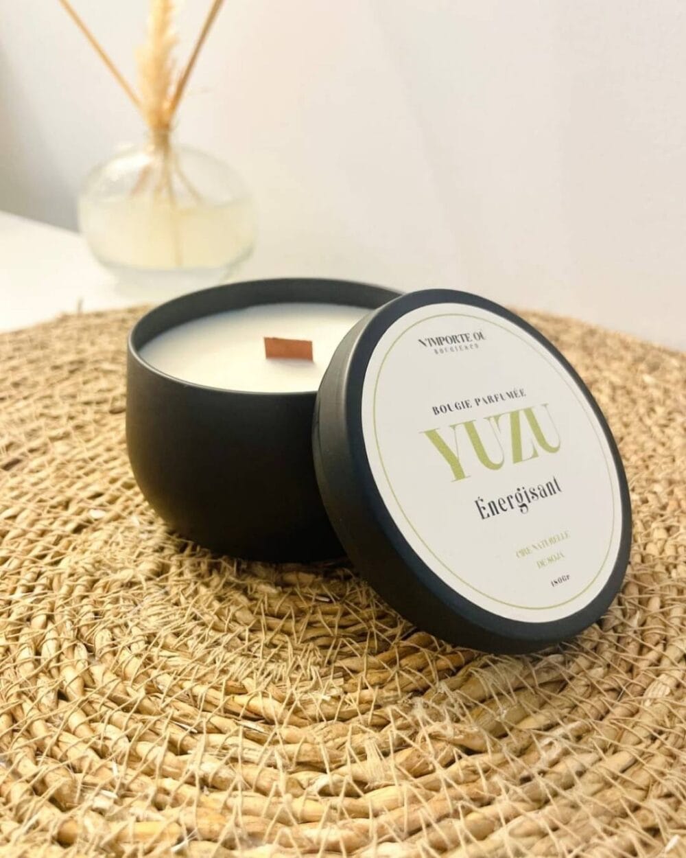 bougie parfumée yuzu énergisant - fait main - boite en métal - Niõ par N'importe où