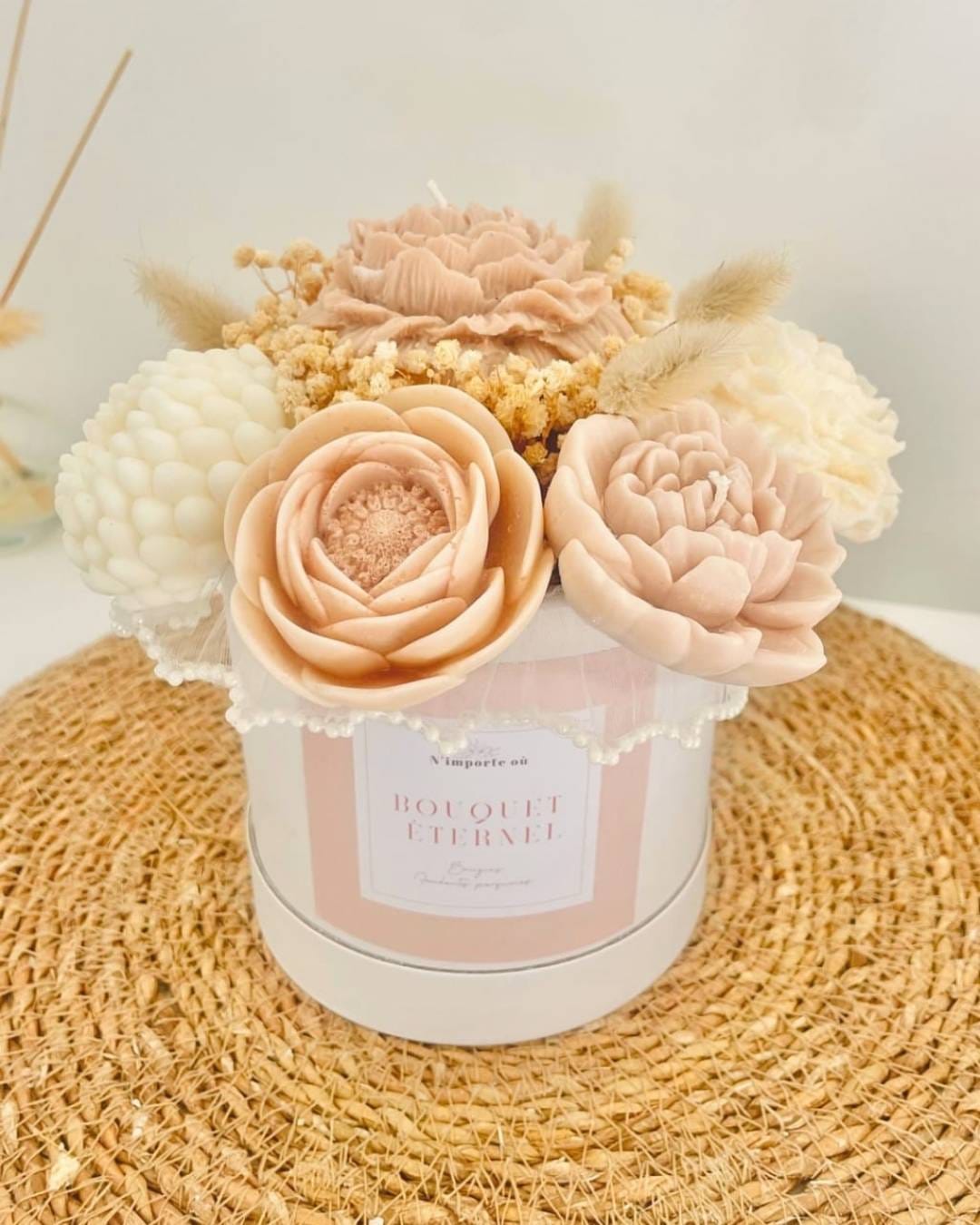 MOCHA - Bouquet éternel en fleurs de cire parfumée - Fleurs de Lin & Coton MOCHA - Bouquet éternel en fleurs de cire parfumée - Fleurs de Lin & Coton
