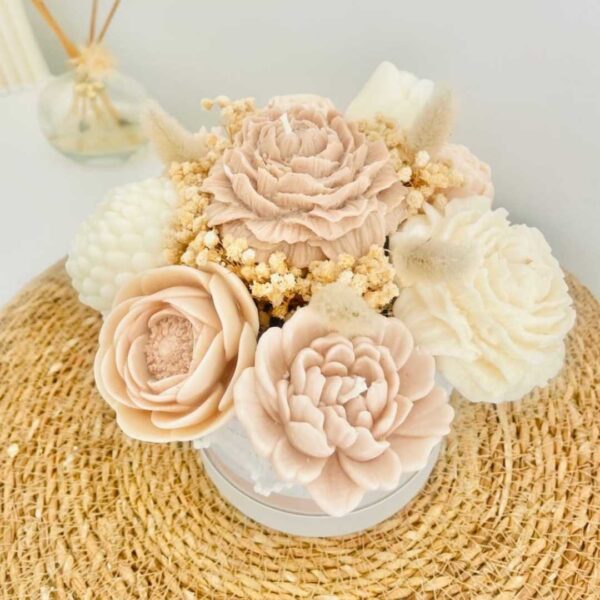 MOCHA - Bouquet éternel en fleurs de cire végétale parfumée Fleurs de Lin et Coton sans CMR - Nio par N'importe où MOCHA - Bouquet éternel en fleurs de cire végétale parfumée Fleurs de Lin et Coton sans CMR - Nio par N'importe où