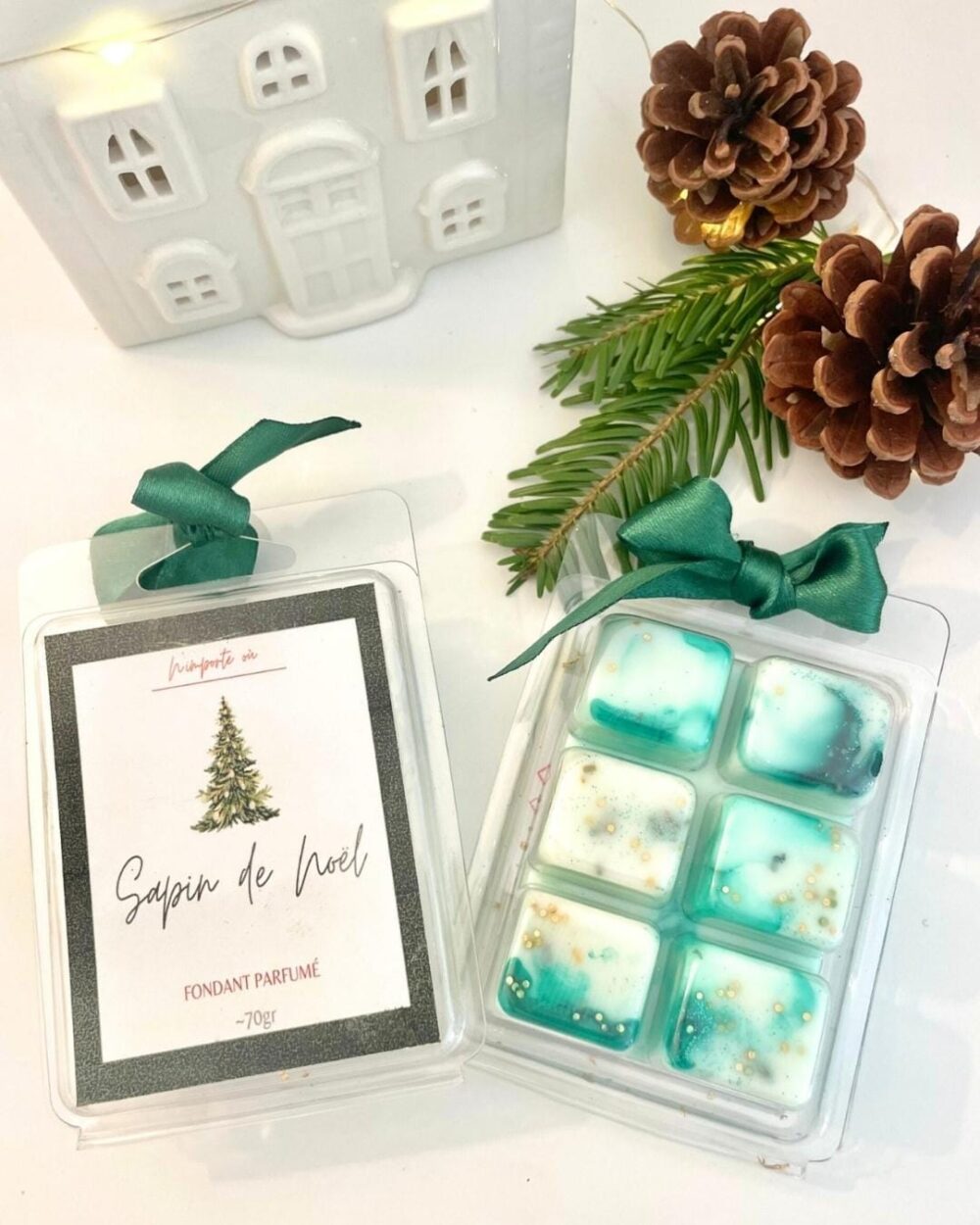 Tablette de fondants parfumés Sapin de Noël - fondants artisanaux faits à la main - Niõ Tablette de fondants parfumés Sapin de Noël - fondants artisanaux faits à la main - Niõ