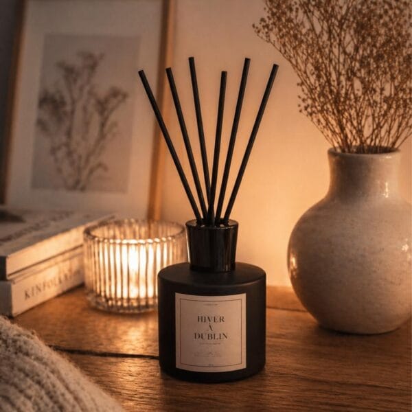 Diffuseur de parfum à bâtonnets Hiver à Dublin – Bois de Santal