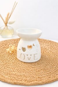 Brule-Parfum Love en céramique blanche