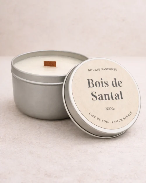 Bougie parfumé dans un Pot métal argent Senteur bois de santal ambiance sobre