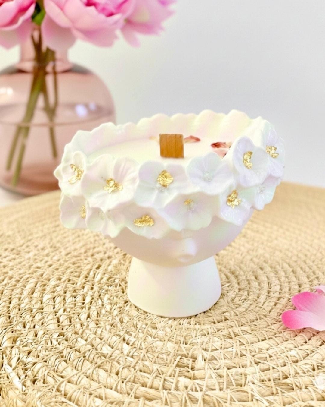 Bougie Parfumée Fleur de pivoine - Maïa - Fait Main - Création originale - Niõ par N'importe où Bougie Parfumée Fleur de pivoine - Maïa - Fait Main - Création originale - Niõ par N'importe où