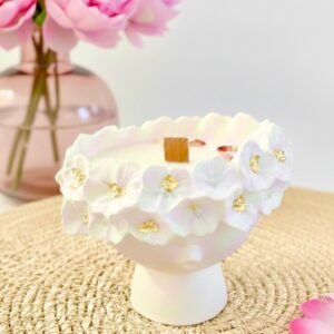 bougie Maïa parfum pivoine mèche bois bougie artisanale sculpture florale