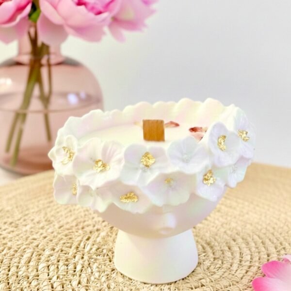 bougie Maïa parfum pivoine mèche bois bougie artisanale sculpture florale