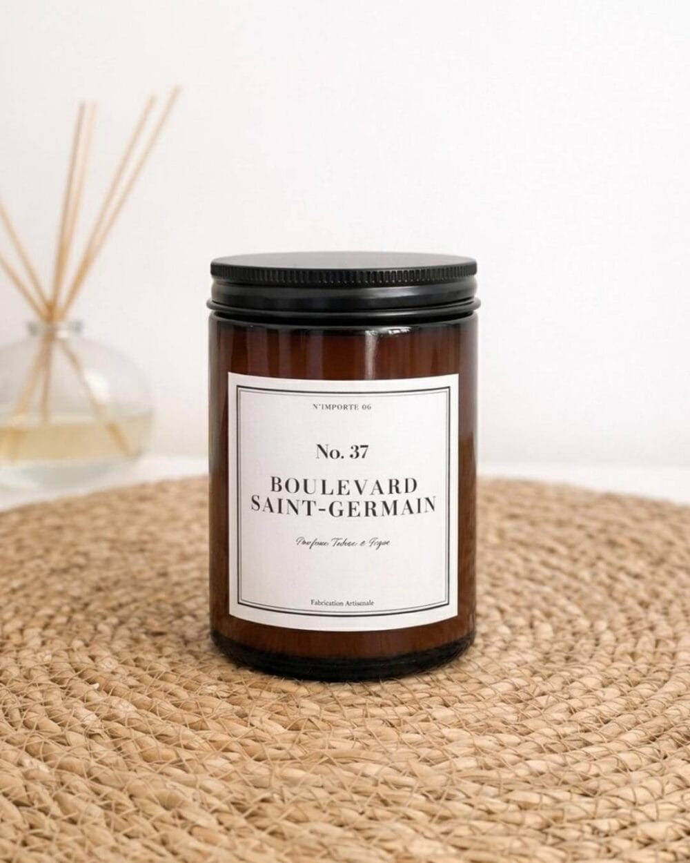 bougie parfumée - n37 bvd St Germain - couvercle metal - Niõ bougie parfumée - n37 bvd St Germain - couvercle metal - Niõ