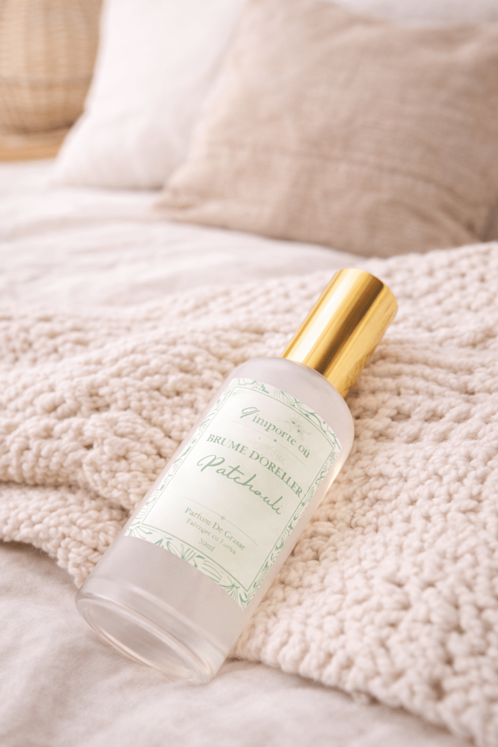 brume d'oreiller patchouli parfum boise chambre linge de lit sur lit